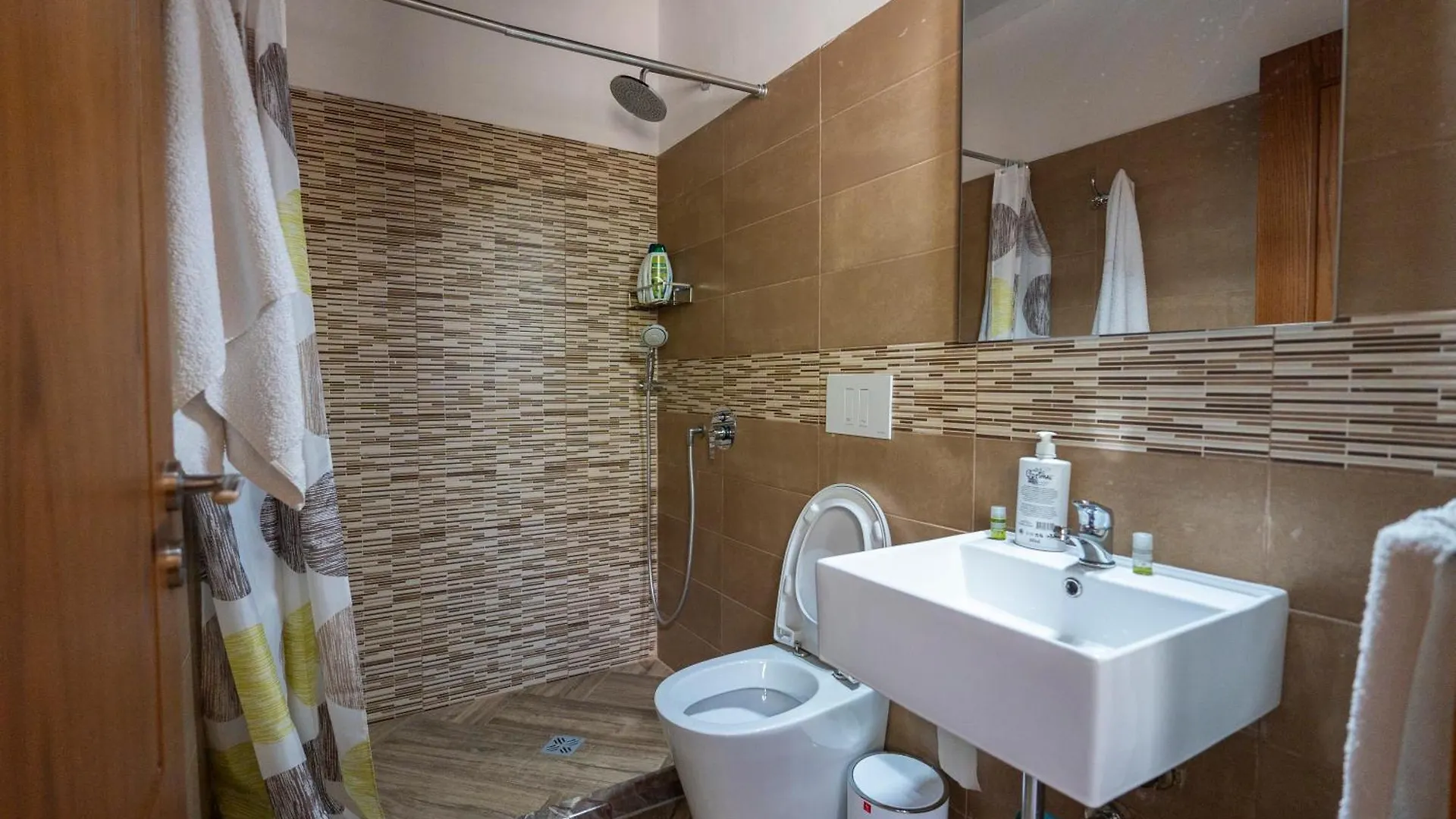 Hotel Guesthouse Veni I Gjyshit Nderlysaj Albanië
