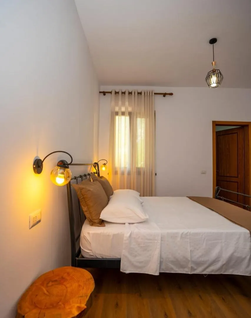 Guesthouse Veni I Gjyshit Nderlysaj 0*,  Albanië