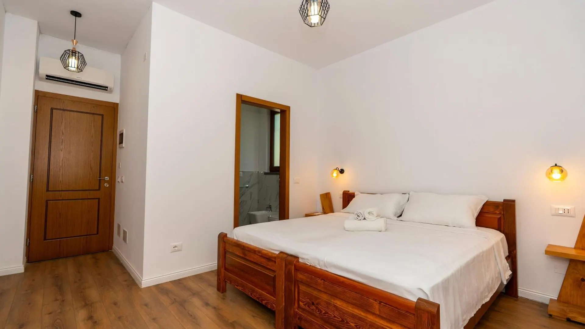Guesthouse Veni I Gjyshit Nderlysaj