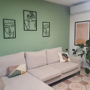 Apartament Away From, Szkodra